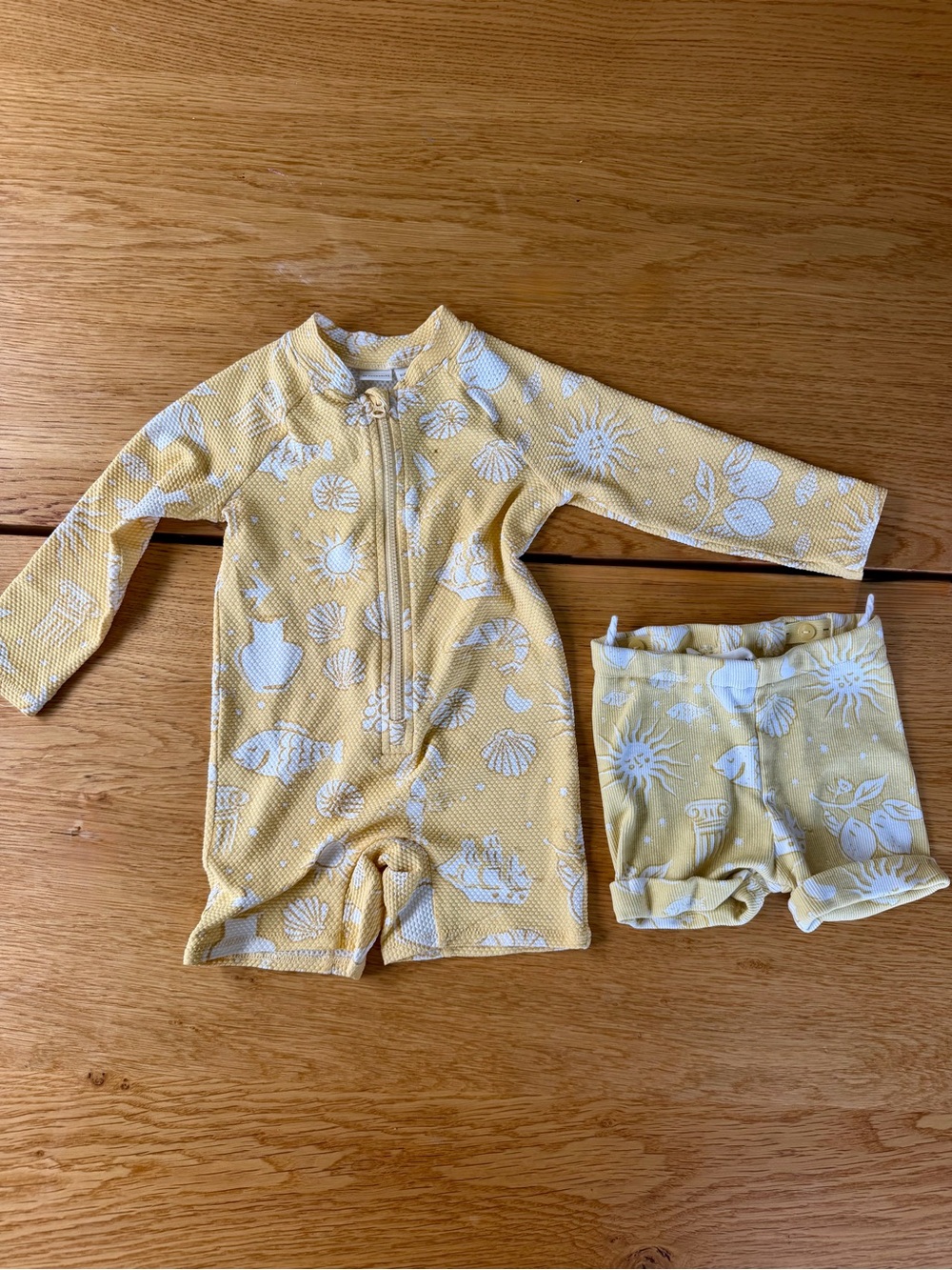 Baby Girl's H & M Adorables Two Piece Set Yellow, Shell-Print Guard & Shorts